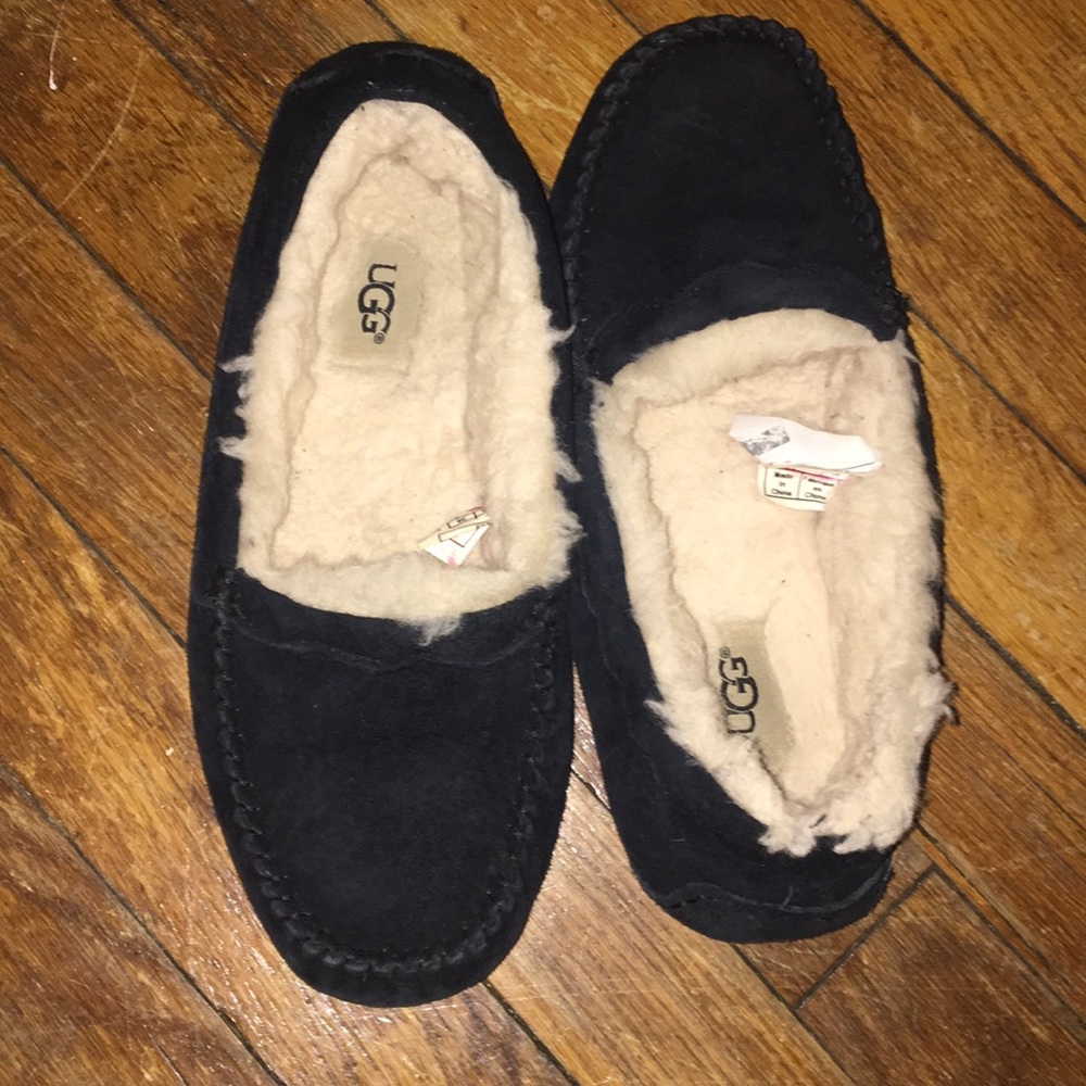 *like new* UGG moccasins (BLACK)